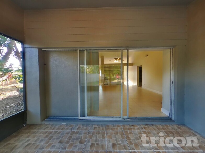 Building Photo - 19203 Sunlake Blvd