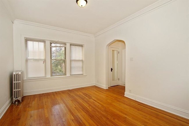 Building Photo - 7915-19 S Hermitage Ave