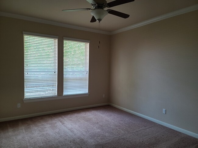 Building Photo - 218 Simmons Dr