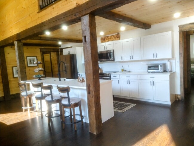 Building Photo - 63 Redwood Ln