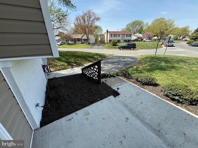 Building Photo - 5079 Macnamara Dr