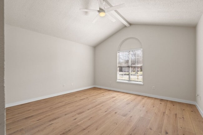 Building Photo - Newly Remodeled Beautiful 3 Bedroom Home