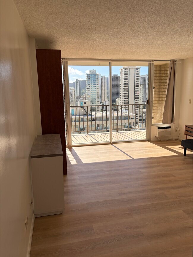 Building Photo - 2345 Ala Wai Blvd