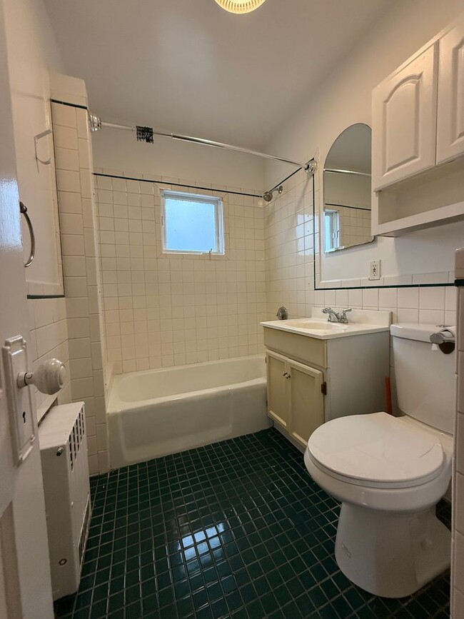 Building Photo - Spacious, Sunny and Updated Brighton / Oak...