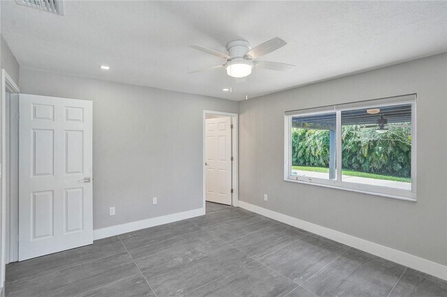 Building Photo - 11627 SW 50th St