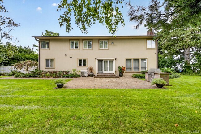 Building Photo - 3 Pond Ridge Rd