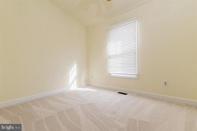 Building Photo - 3722 Farmland Dr