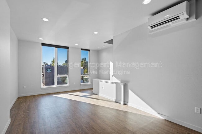 Building Photo - 1860 N Hamilton St