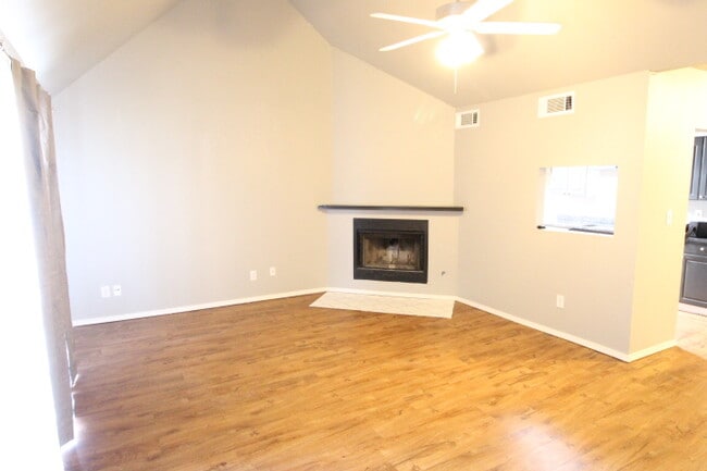 Building Photo - 1932 Lariat Cir