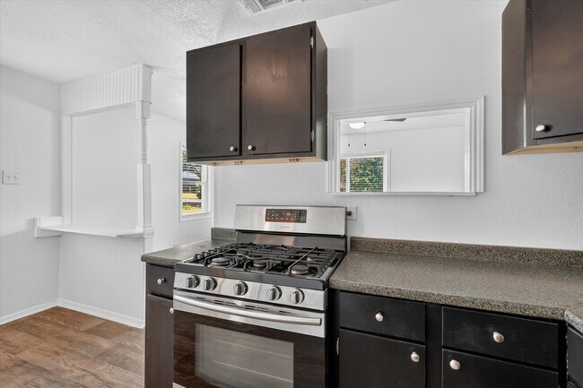 Building Photo - 815 Wilson Dr
