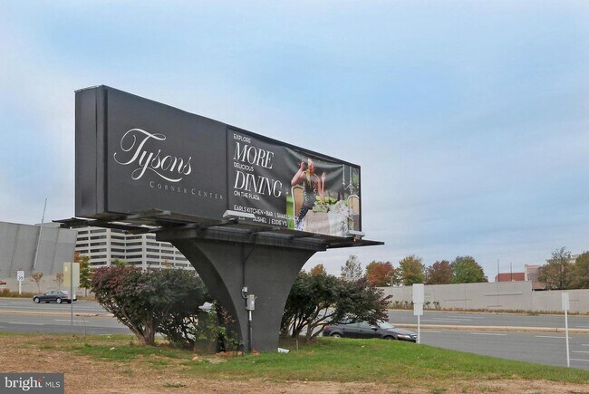 Building Photo - 2904 Kings Chapel Rd