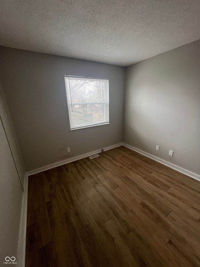 Building Photo - 9413 English Oak Dr