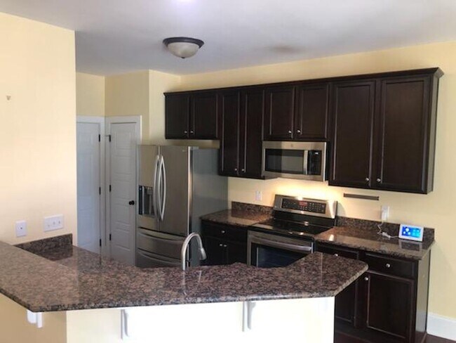 Building Photo - 3 Bed, 2 Bath Unfurnished home in Hampstead - Cross Creek Community