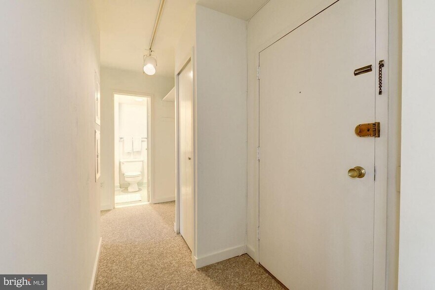 Building Photo - 950 25th St NW