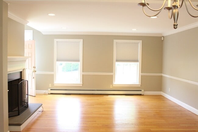 Building Photo - 46 Winsome Rd
