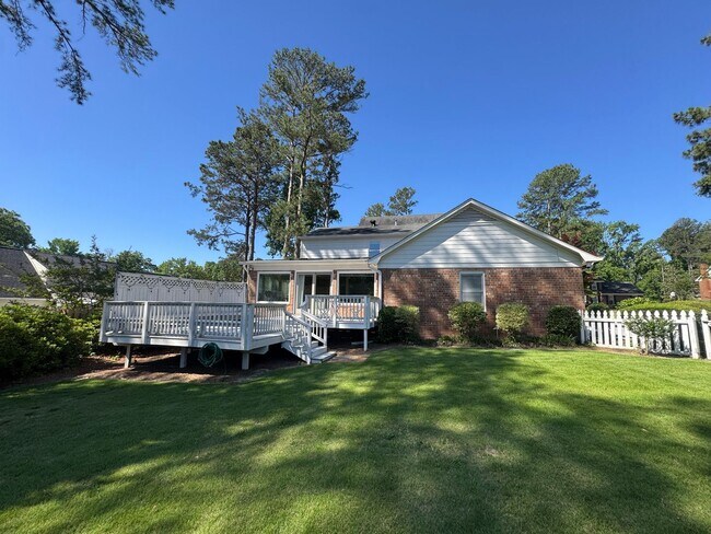 Building Photo - 138 Wood Creek Dr