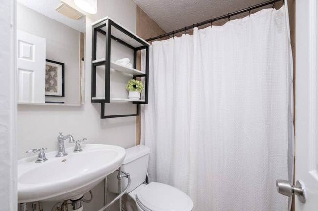 Building Photo - 3331 NW 21st Dr