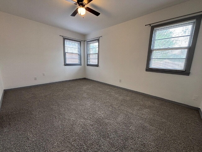 Building Photo - 1915 46th St