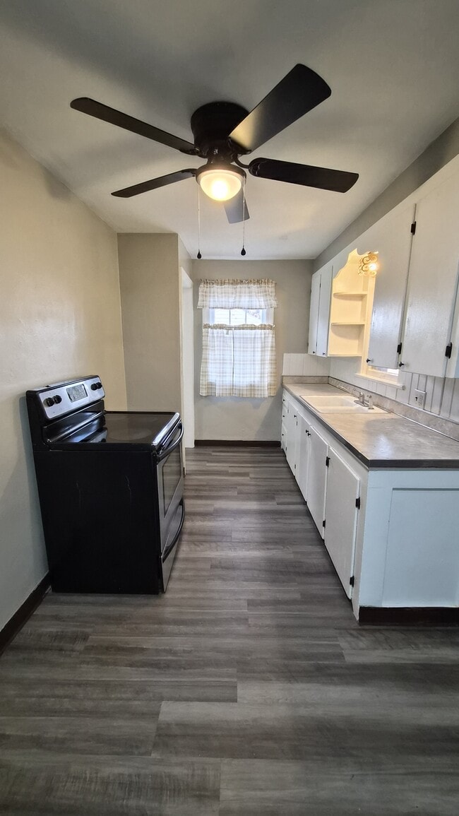 Building Photo - 3483 Hadley Ave