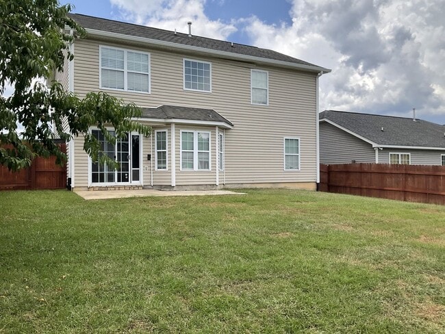 Building Photo - Beautiful 4 Bedroom/  2.5 Bath located in ...