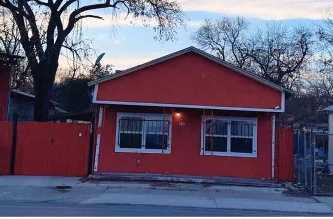 Primary Photo - 1811 S Brazos St