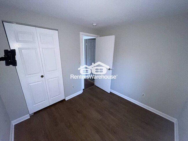 Building Photo - 1331 Stockett Square