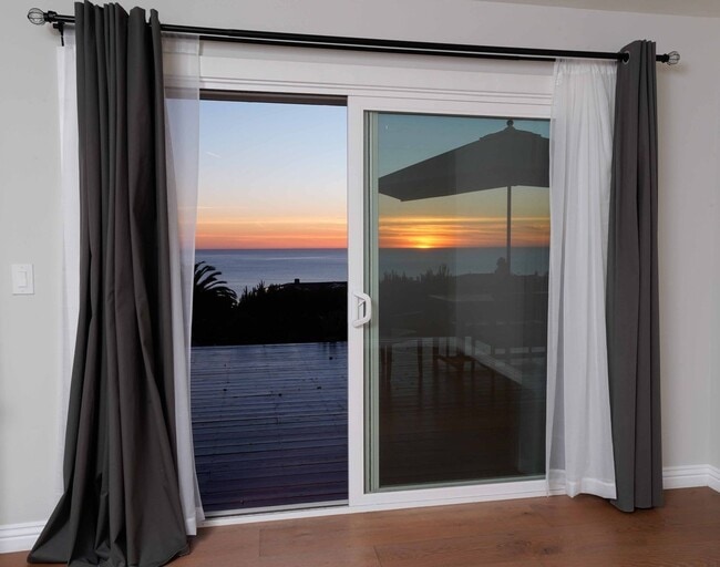 Building Photo - !! DESIRABLE 3 BEDROOM 3 BATHROOM LOCATED IN BEAUTIFUL RANCHO PALOS VERDES !!