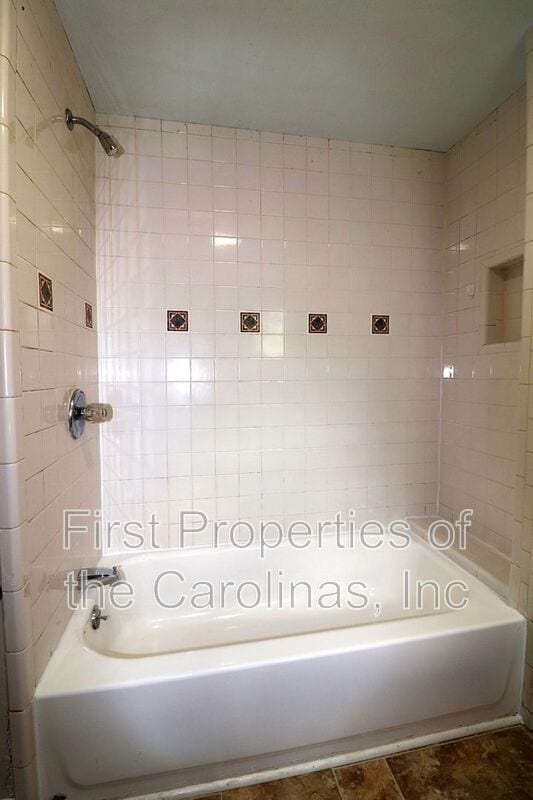 Building Photo - 203 N New Hope Rd