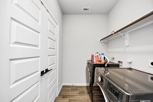 Building Photo - 6618 Beacon View Dr