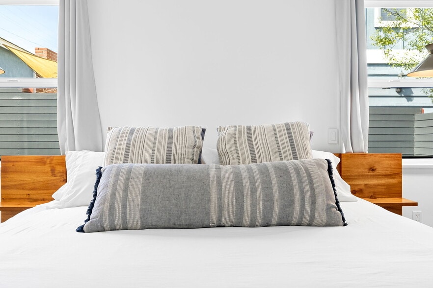 Building Photo - 614 Knob Hill Ave