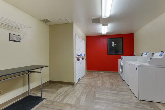 Building Photo - Furnished Studio-Phoenix - Scottsdale - North