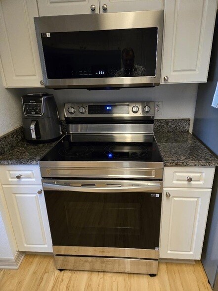 Building Photo - 3019 Alcazar Pl