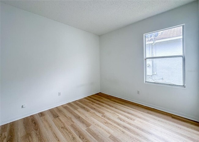 Building Photo - 402 Sunset View Dr