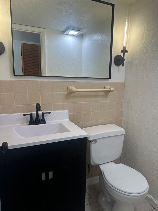 Building Photo - Welcome to this beautiful 4-bedroom, 2.5-b...