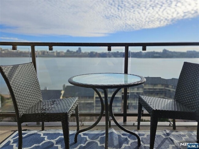 Building Photo - 1203 River Rd