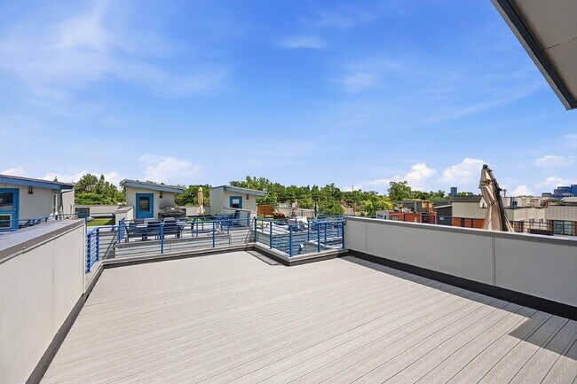Building Photo - $3,440.95 with $300 off the first month's rent, 2 Beds - 4 Bath, Townhouse in Denver with Cozy Fi...