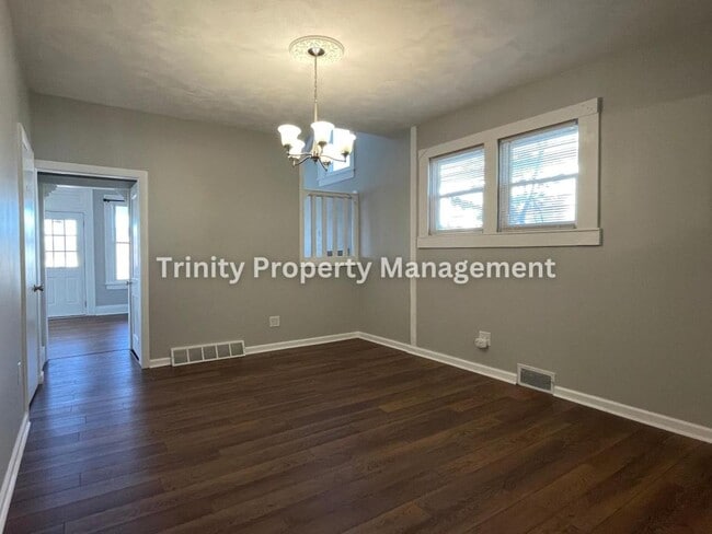 Building Photo - 309 Hedge St
