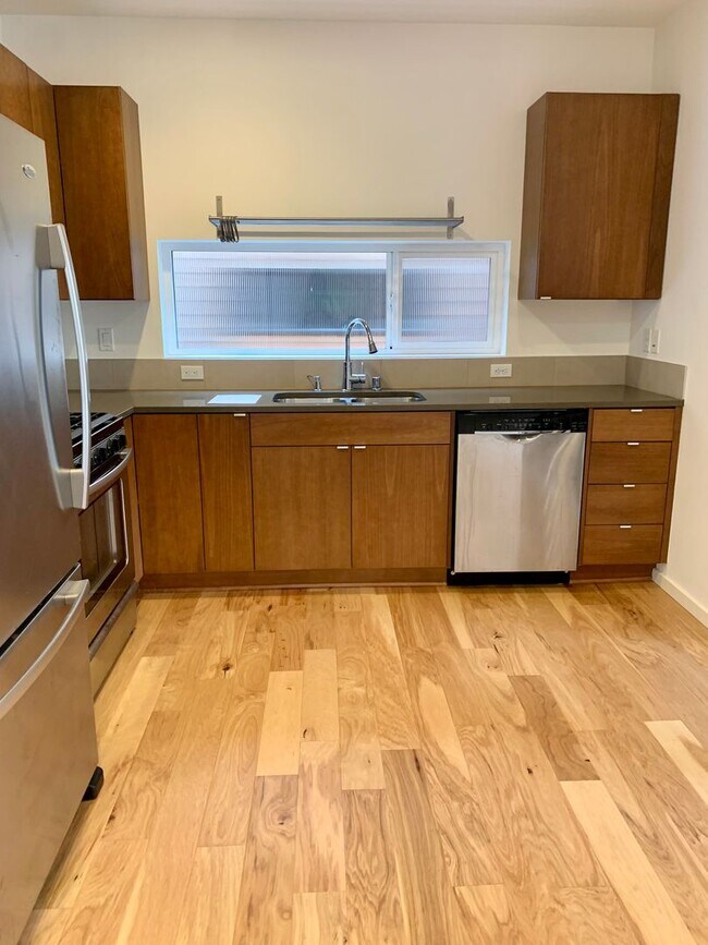 Building Photo - Mount Baker/Columbia City Townhome