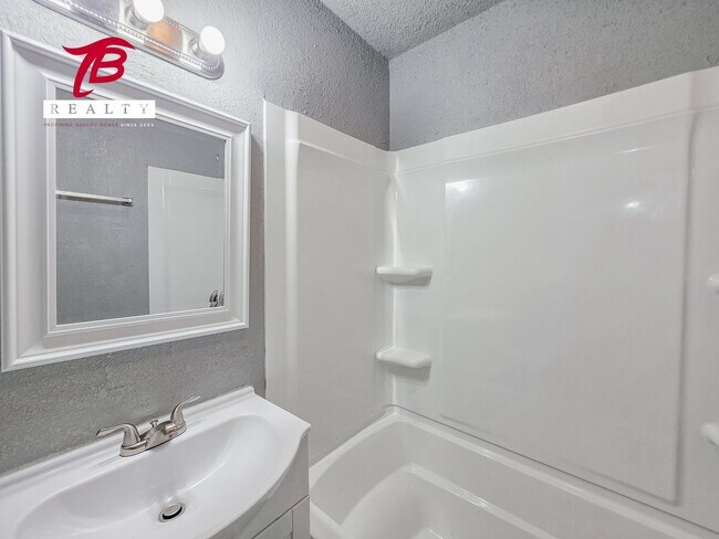 Building Photo - Charming 3 Bed home for lease!