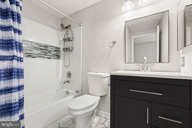 Building Photo - 15097 Mill Spring Dr