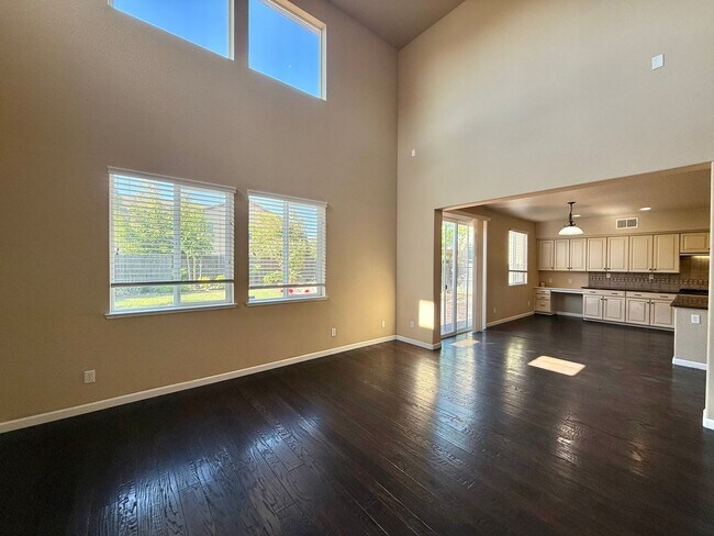 Building Photo - Charming 4 Bedroom Home in Springlake