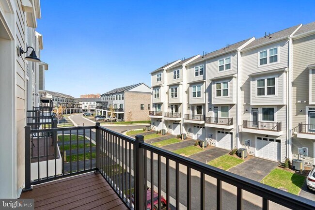 Building Photo - 596 Watermans Dr