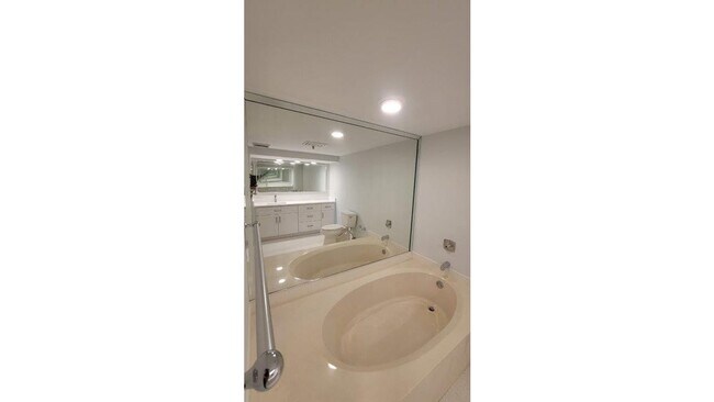Building Photo - 2480 Presidential Way