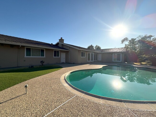 Building Photo - Charming Single Family Home in Los Altos H...