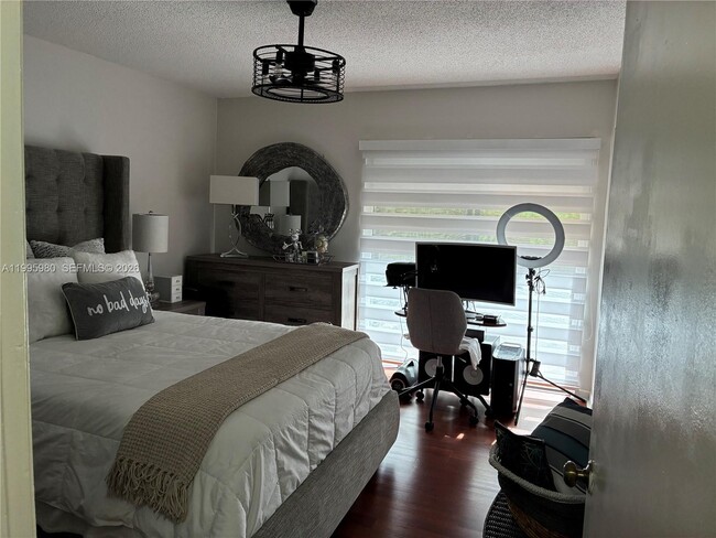 Building Photo - 6858 NW 173rd Dr