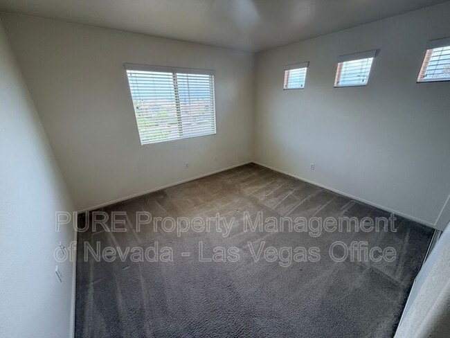 Building Photo - 925 Lexington Cross Dr