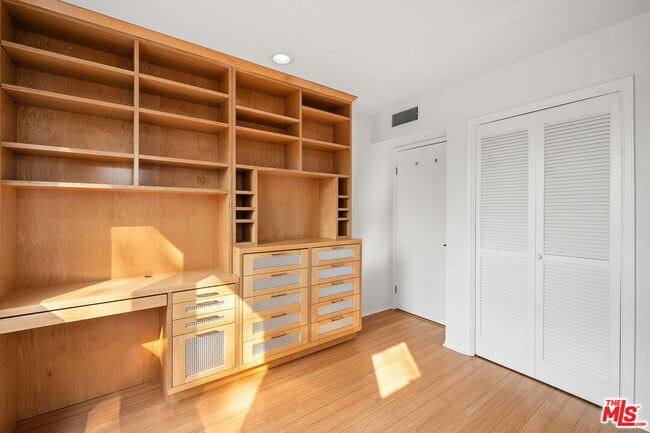 Building Photo - 1011 Pacific St