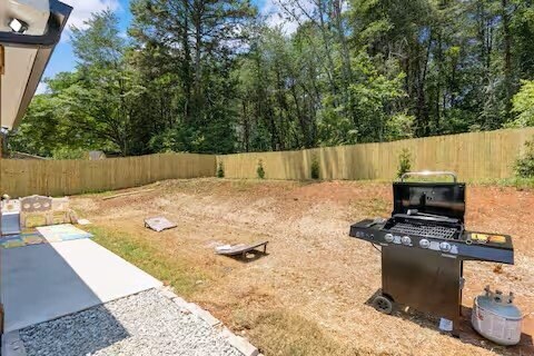 Building Photo - 201 Elm Dr