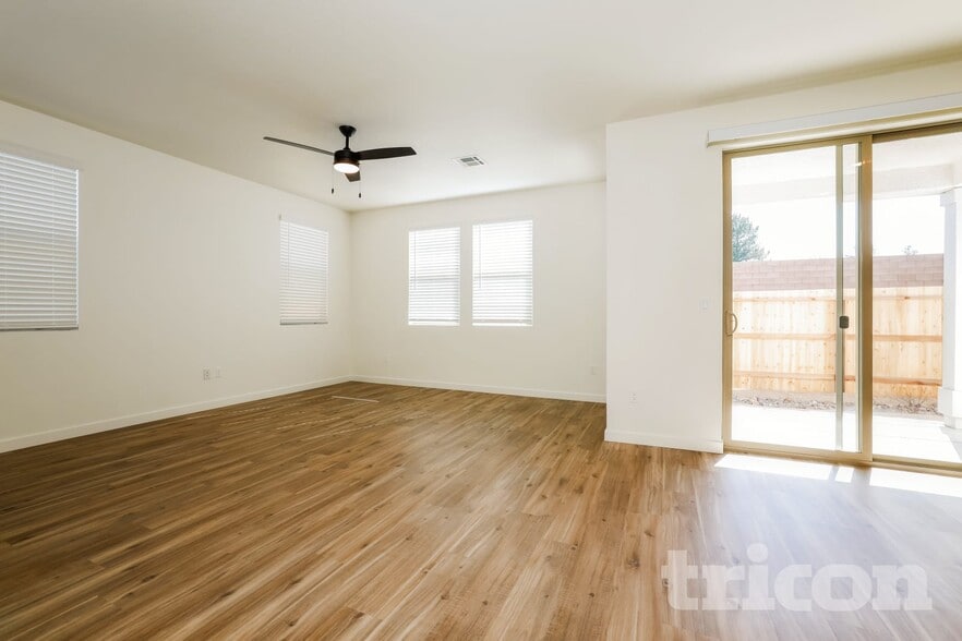 Building Photo - 713 Desert Sage Ct