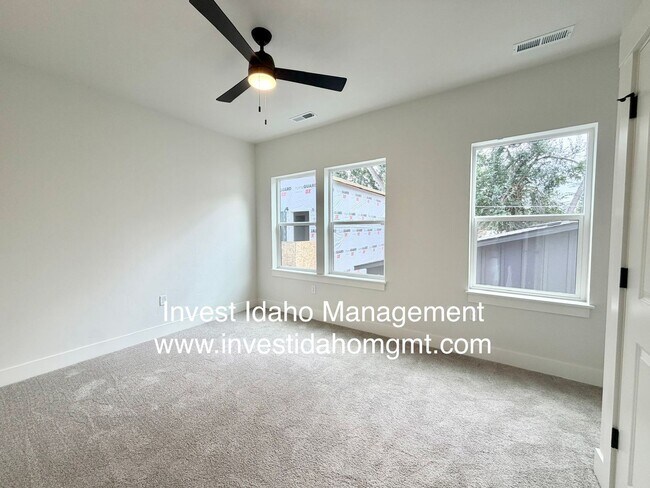 Building Photo - 6251 W Poplar St